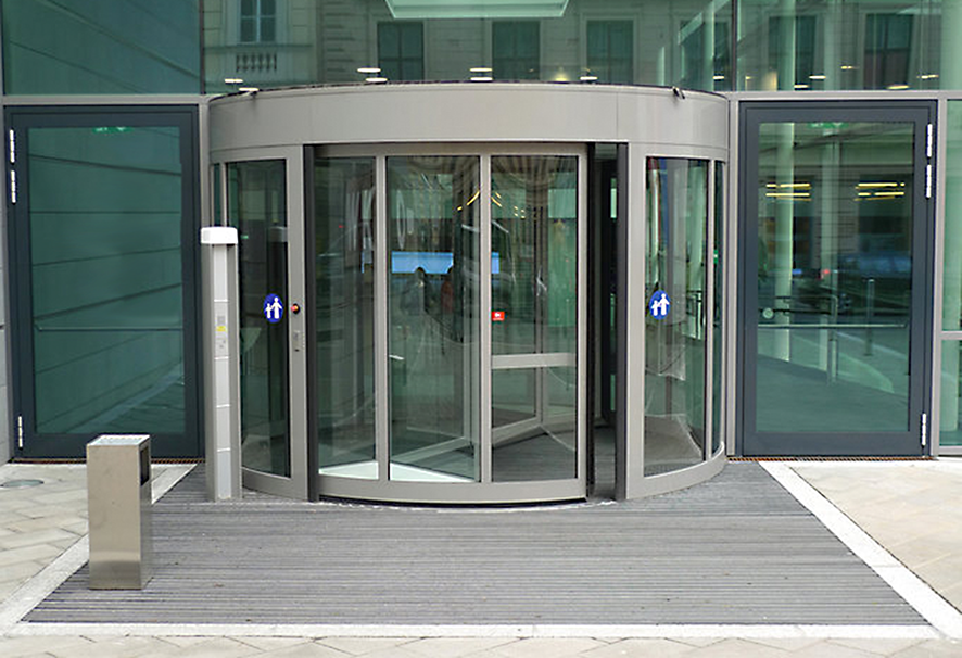 Revolving door with rotary contact system