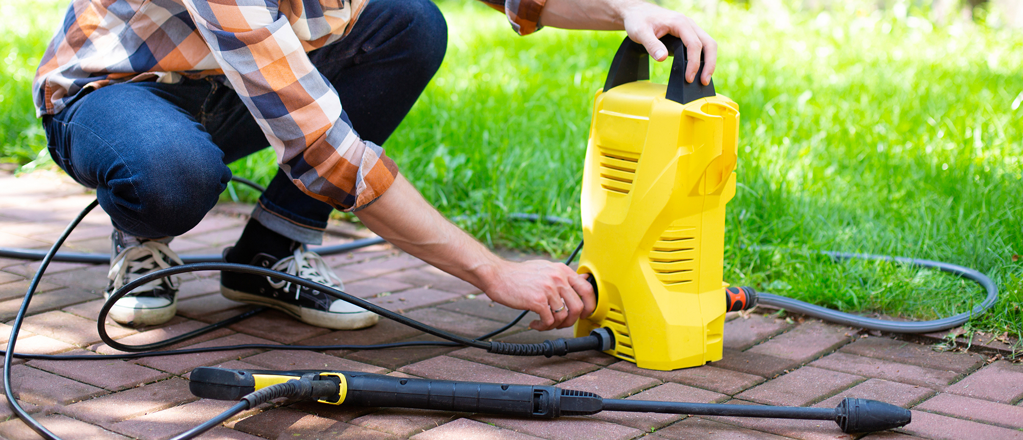 Example application hose rewinder: Man with pressure washer