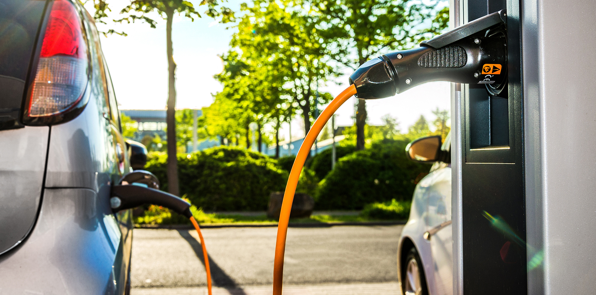 Example application other media: Electric car at charging station