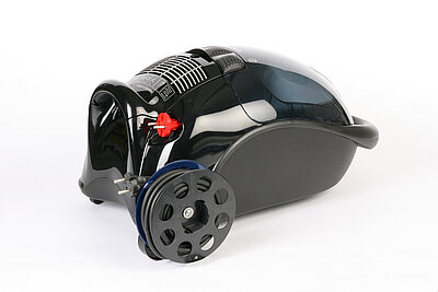 Vacuum cleaner with cable rewinder